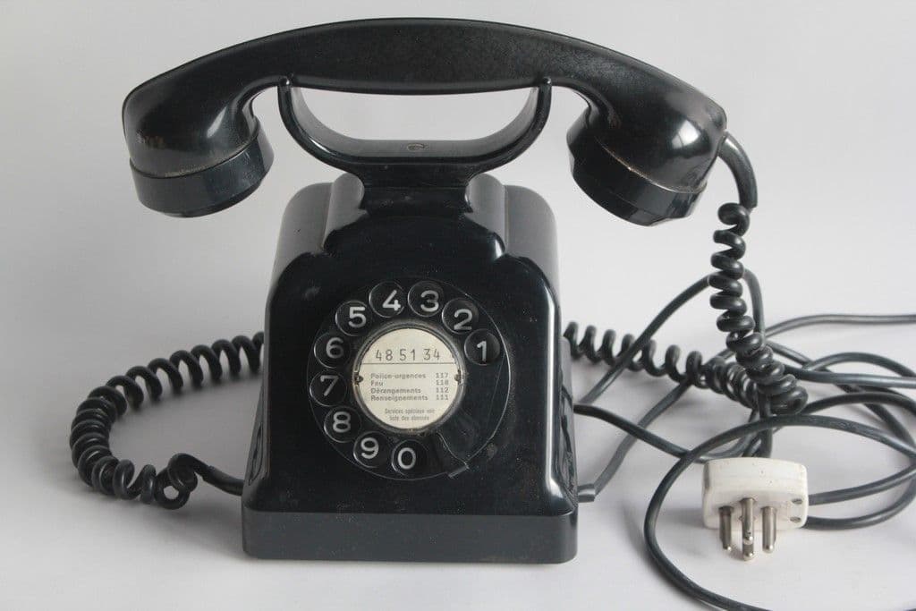 Téléphone vintage bakélite noir PTT Suisse